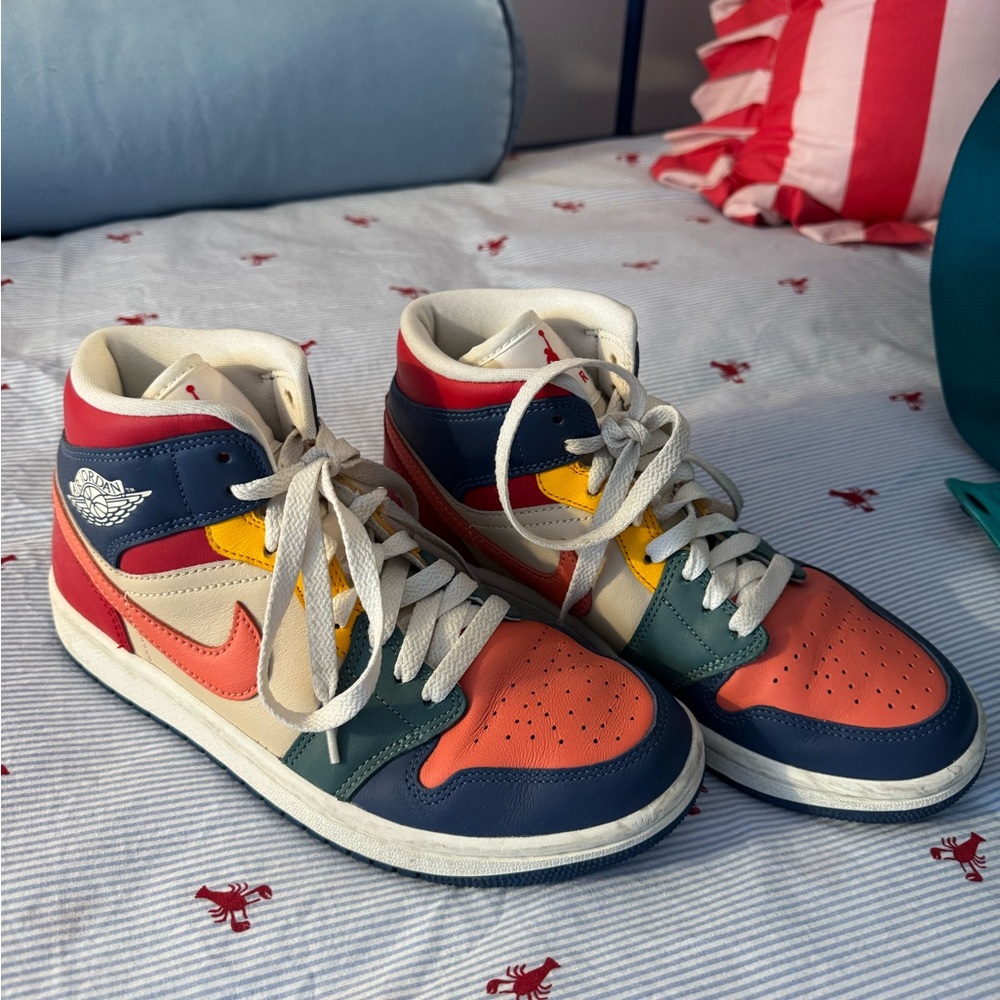 Jordan 1 Mid SE